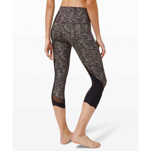 Lululemon Wunder Under Crop High-Rise Scallop Full-On Luxtreme 23" Size 6 - Picture 2 of 12